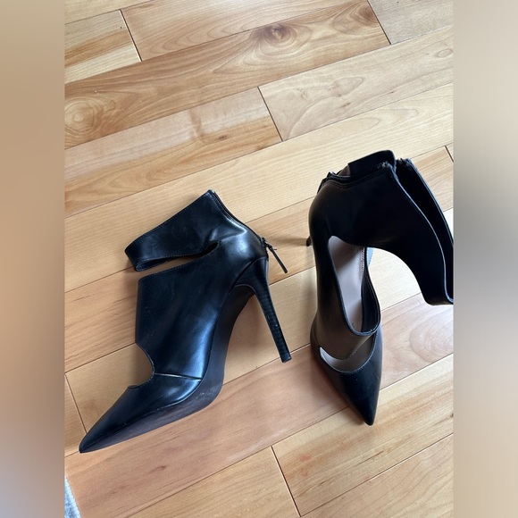 Black heels - Picture 2 of 3